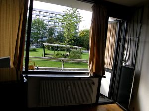 080929_emptywindow.jpg