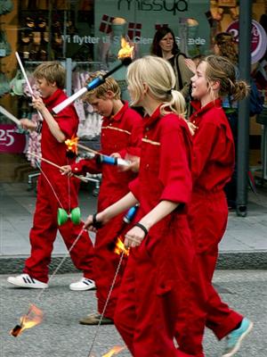 050603_jugglers1.jpg