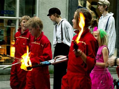 050603_jugglers3.jpg